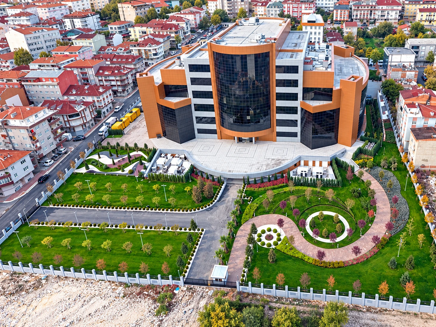 Bahçelievler Kongre Merkezi · Mimariyle Bütünleşen Peyzaj. Yapı, çim alanlar ve yaya yollarını bütüncül bir peyzaj yaklaşımıyla ele alıyoruz.